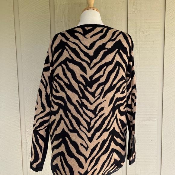 Cabi tiger print sweatshirt - size M - Picture 5 of 12
